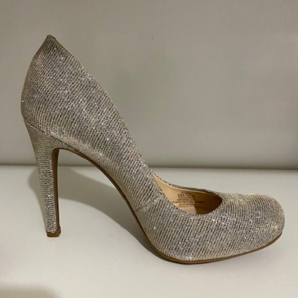 Jessica Simpson Gold Shimmer Pumps size 6 New Round Toe - Picture 1 of 4